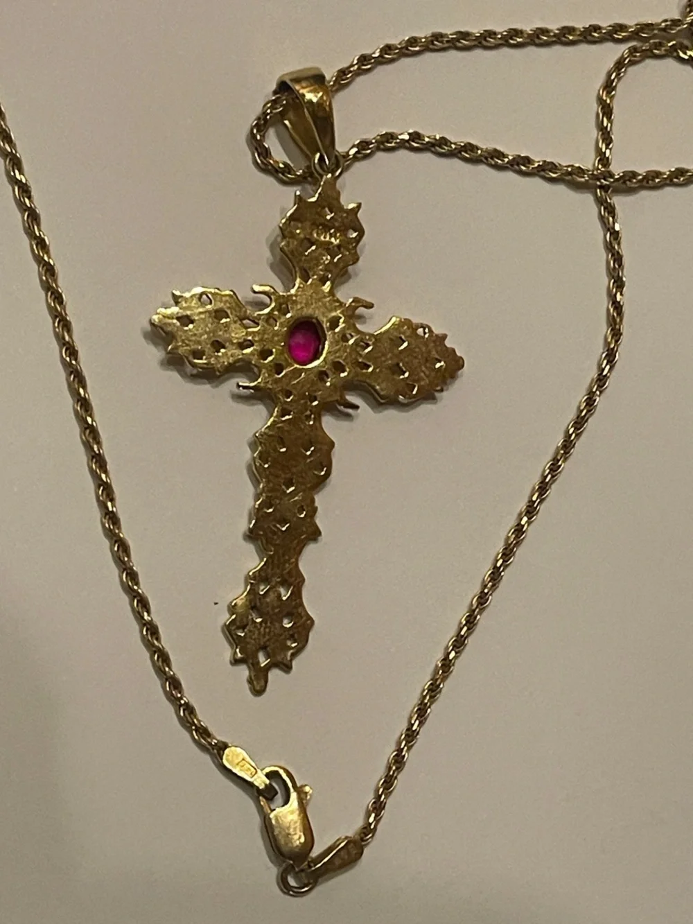 18 karat chain with a cross pendant
